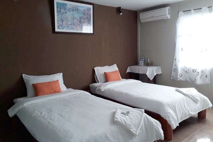 Room 28 of 104
