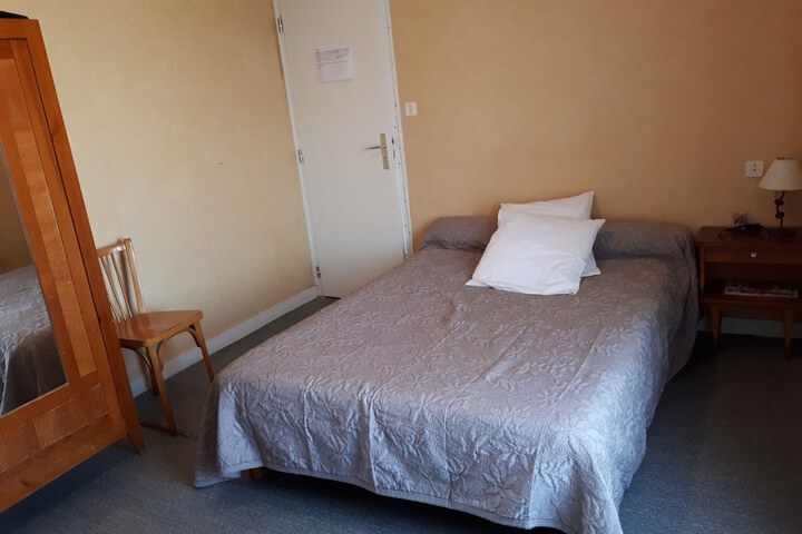 Room 3 of 40