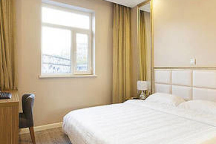 Room 18 of 25