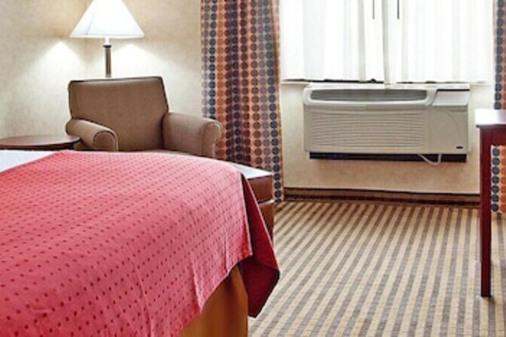Standard King Bed Accessible (8 of 10)