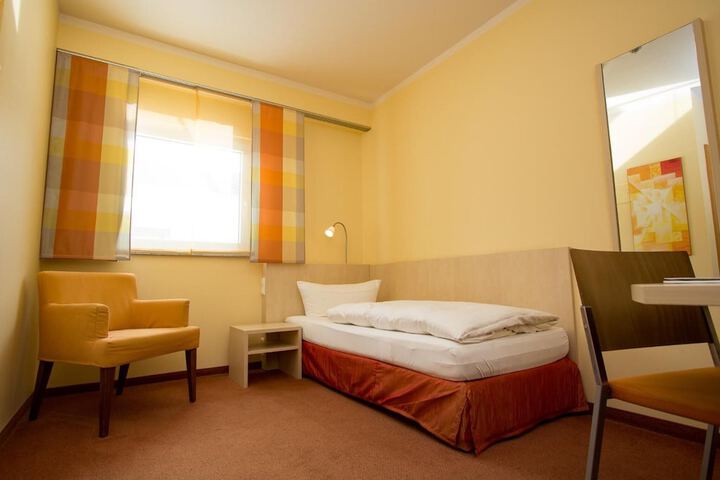 Room 12 of 53