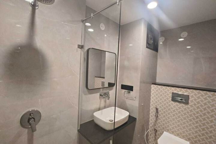 Room 6 of 14