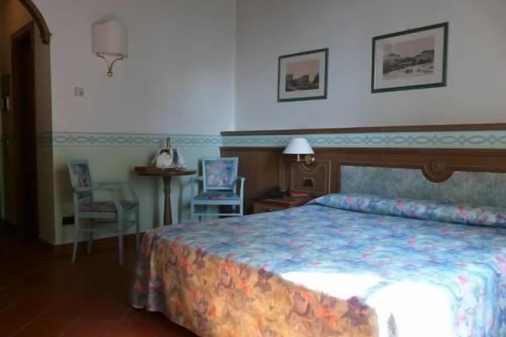 Room 9 of 28