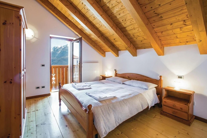 Room 2 of 14