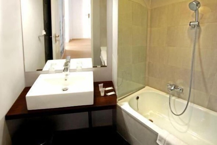 Room 20 of 38