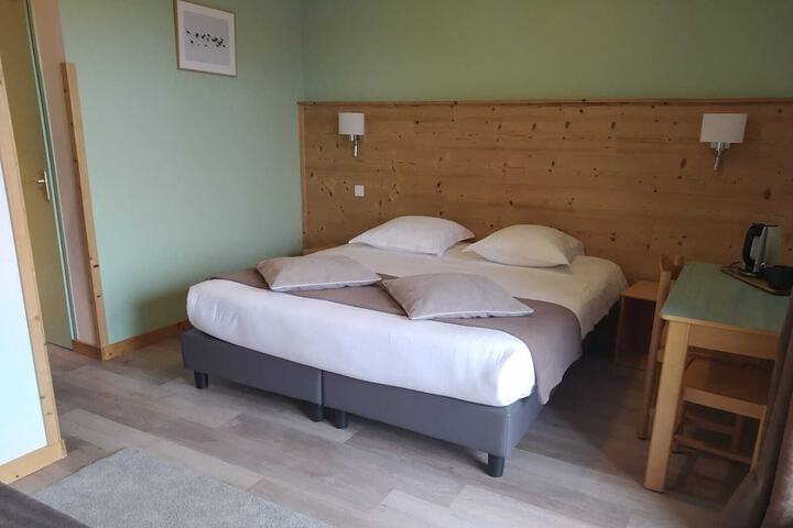 Room 15 of 115