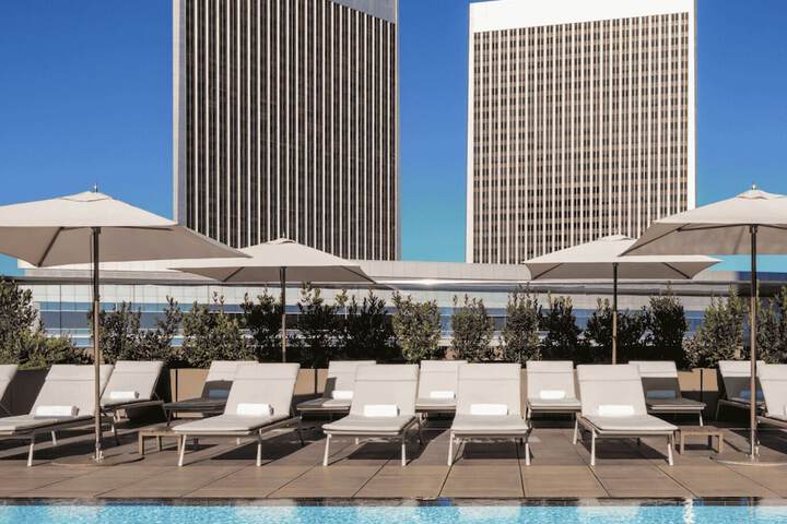 Hotel Pool
