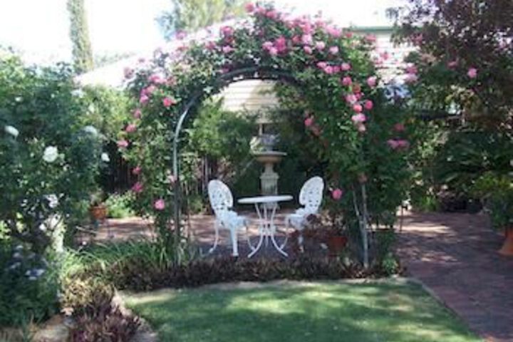 Hotel Exterior 5 of 17