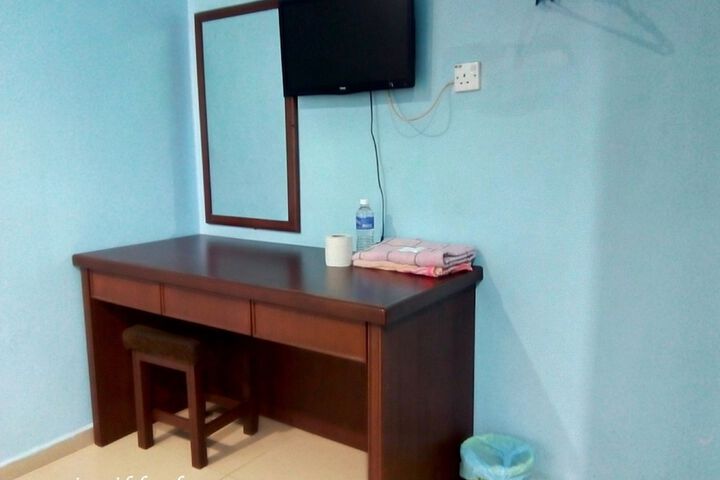 Room 8 of 28