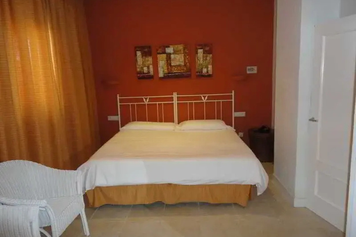 Room 2 of 14