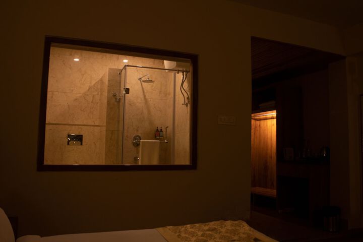 Room 33 of 59