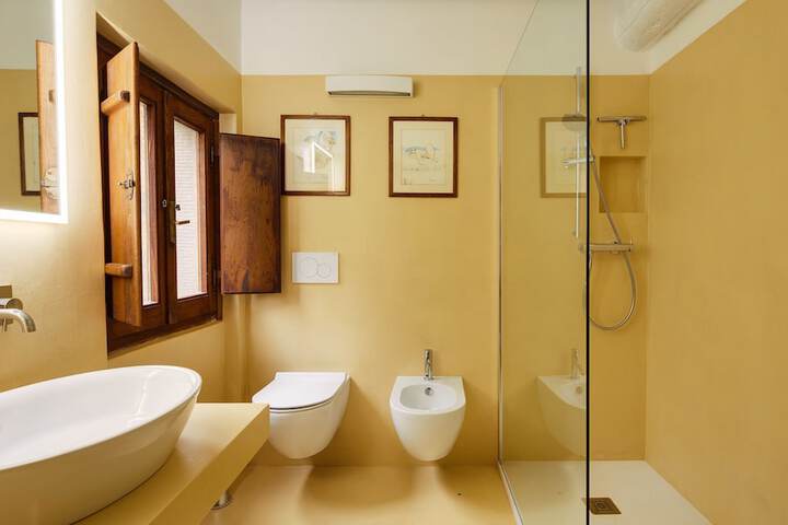 Room 32 of 51