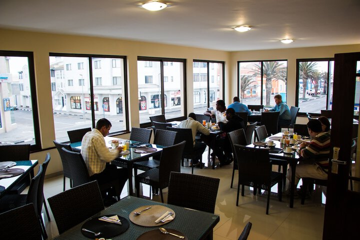 Dining 18 of 23