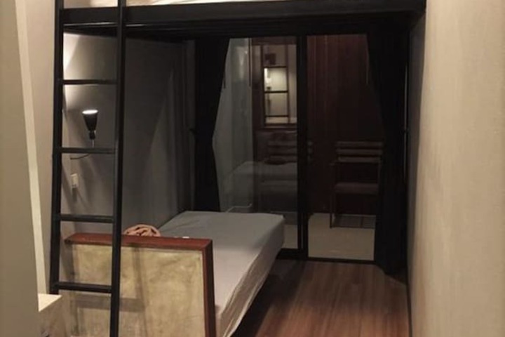 Room 6 of 92