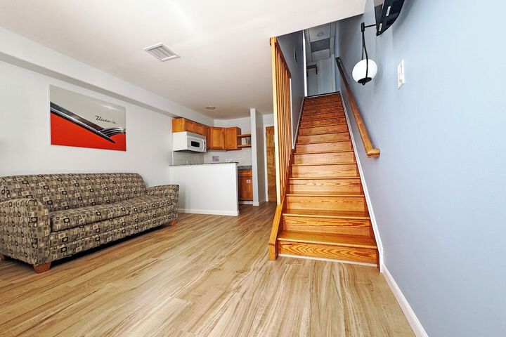 Room 105 of 258