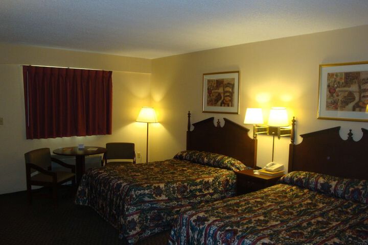 2 Double Beds (6 of 6)