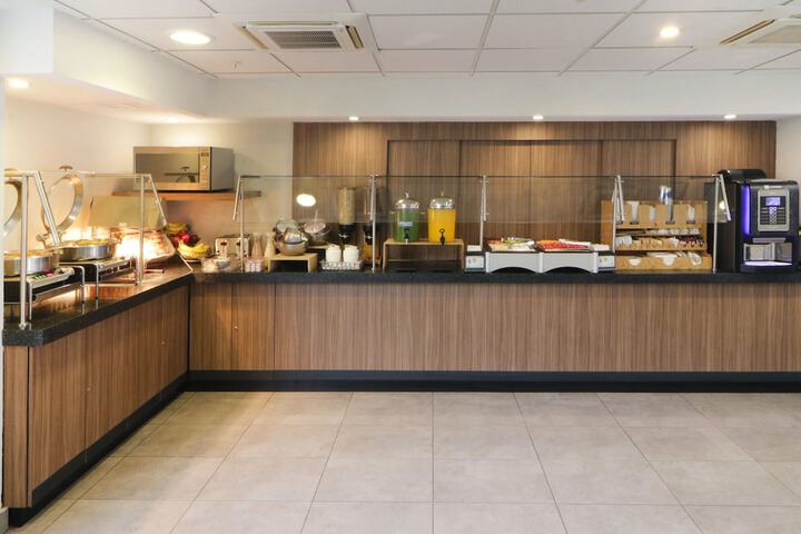 Breakfast/Coffee Service 32 of 52