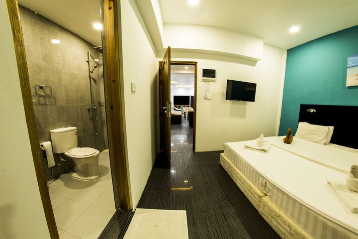 Room 32 of 51