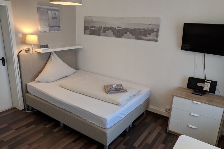 Room 7 of 76
