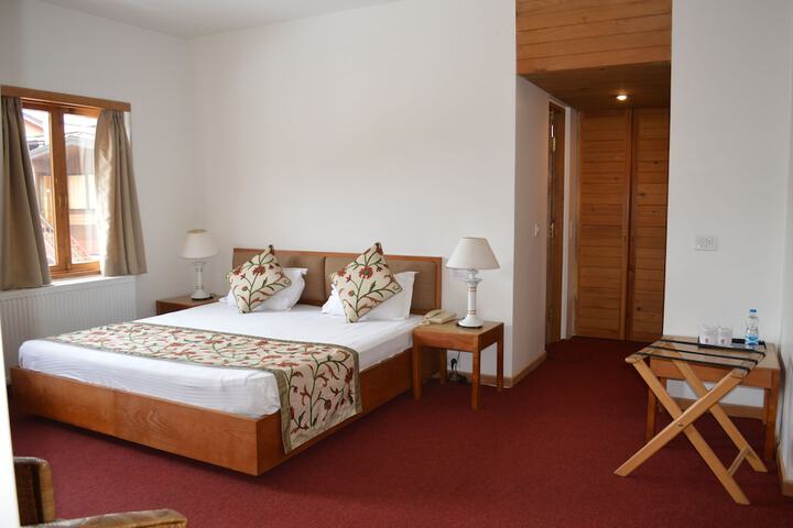 Room 4 of 36