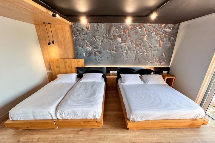 Room 23 of 148