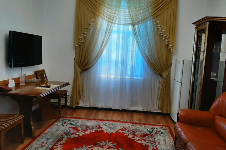 Room 6 of 18