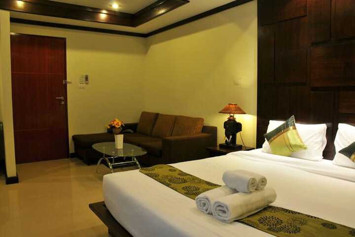 Room 12 of 32