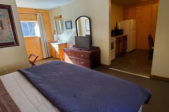 Room 4 of 17