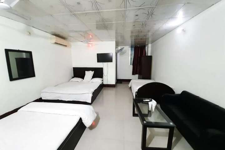 Room 8 of 11