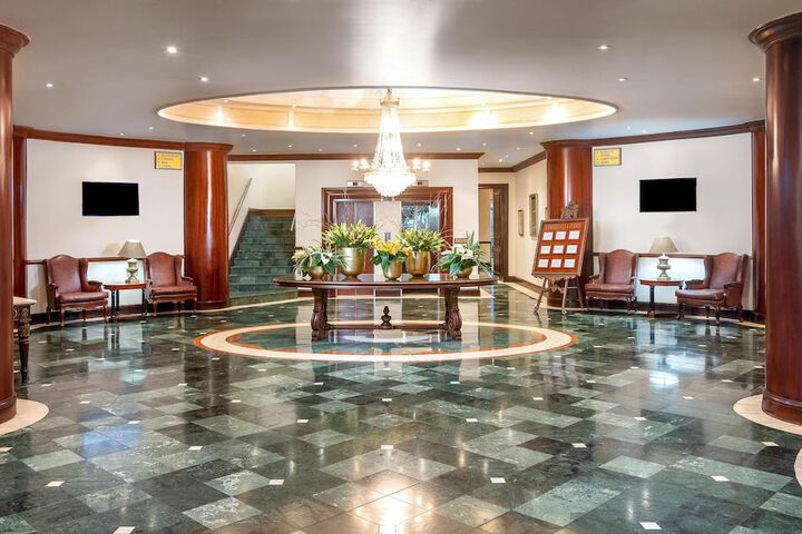 Entrance & Lobby