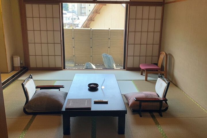 Room 8 of 52