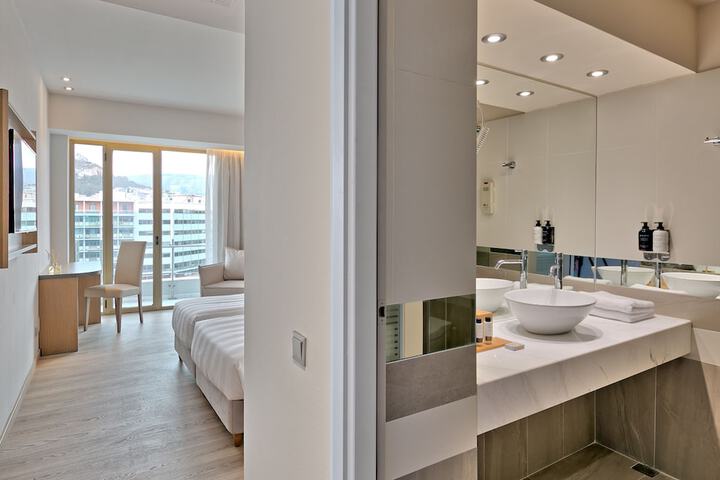 Room 42 of 87