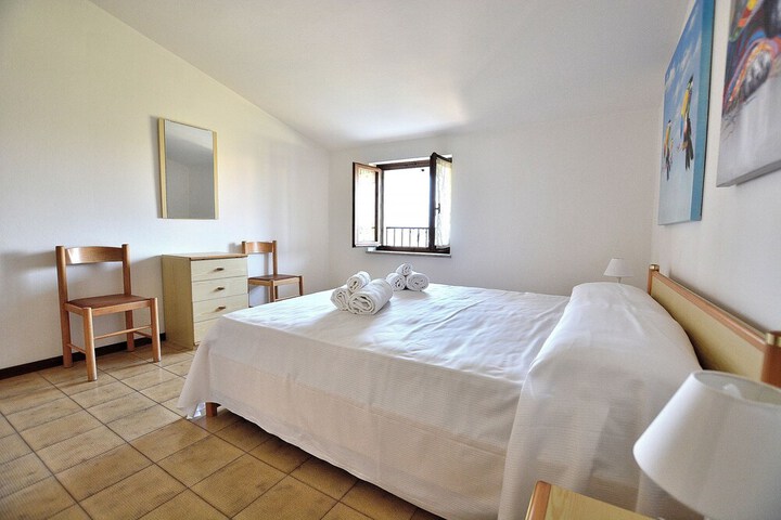 Room 9 of 25