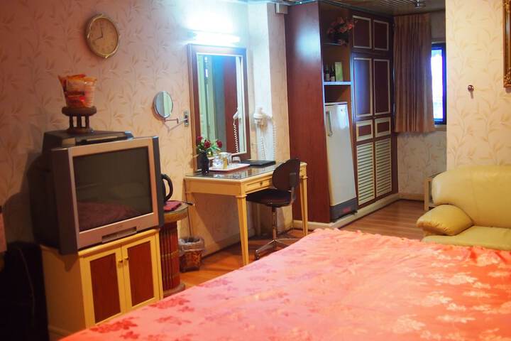 Room 15 of 37