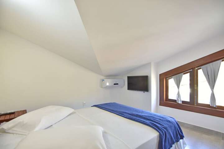 Room 5 of 82