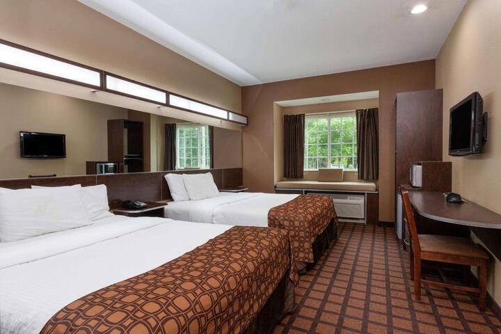 1 Queen Bed Accessible Room (9 of 19)
