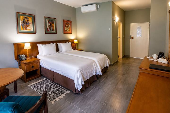 Room 27 of 136