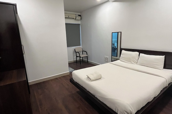 Room 11 of 40