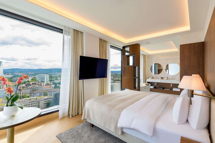 Room 5 of 135