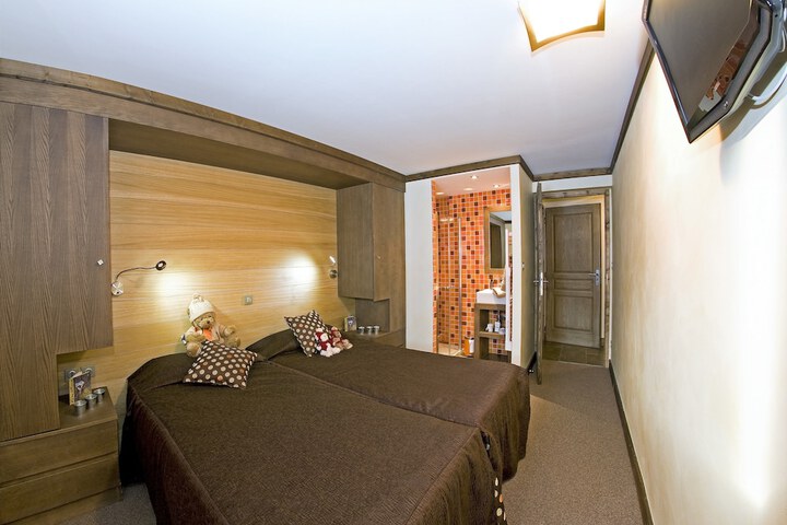 Room 5 of 60
