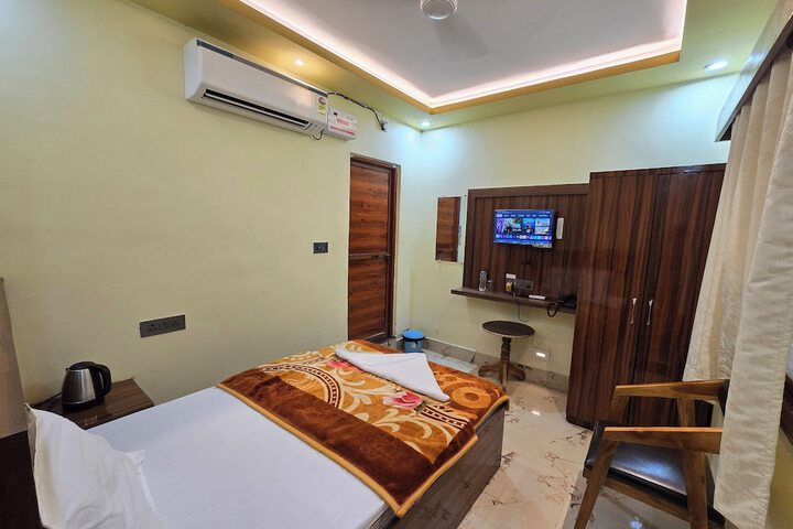 Room 11 of 31