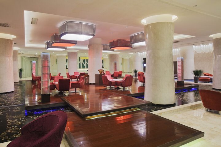 Lounge 97 of 127