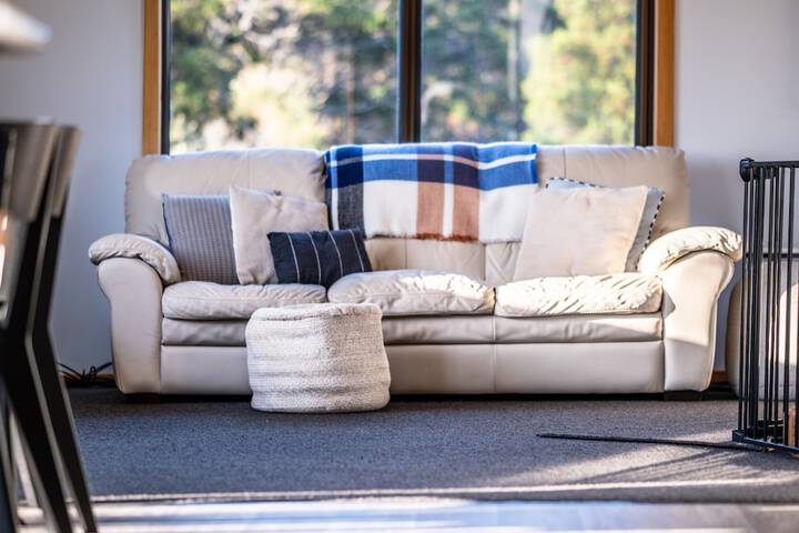 Lounge 114 of 120