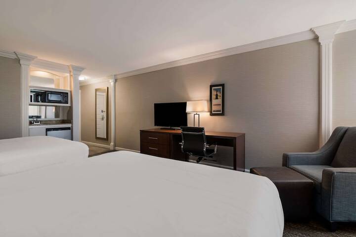 2 Queen Beds (3 of 6)