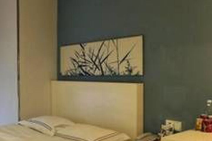 Room 10 of 31
