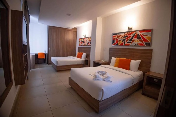 Room 5 of 12