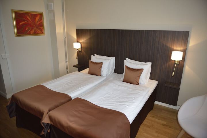 Room 8 of 43