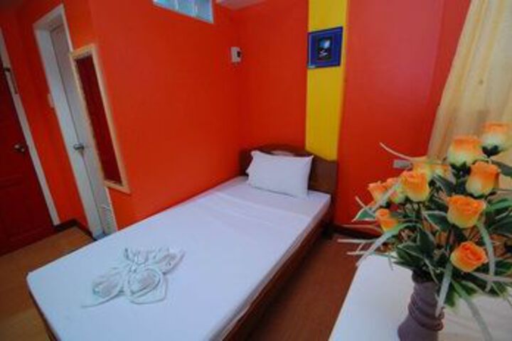 Room 8 of 14