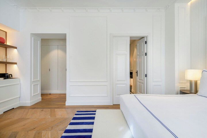Room 27 of 53