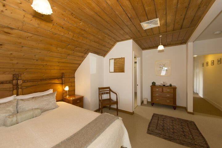 Room 6 of 70